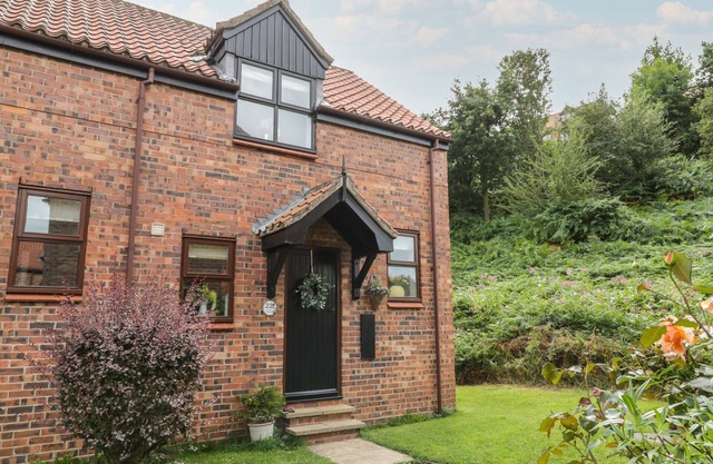 FAUNA'S CORNER, pet friendly, with pool in Whitby