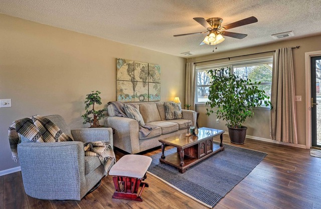 Fayetteville Vacation Rental ~ 6 Mi to U of A