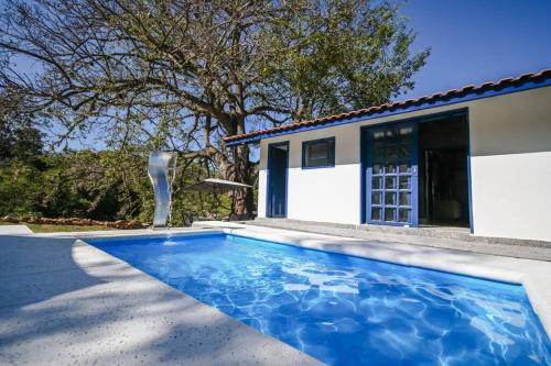 Fazenda Santa Amélia - Chalé Colonial - 2 Suítes