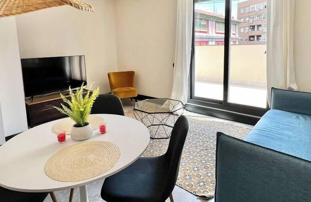 FD/ Beautiful penthouse with terrace. Parking. TV/WIFI