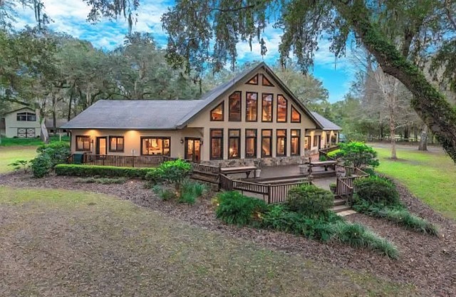 Featured in Magazines! Charming house on 11 serene acres in welcoming Ocala FL