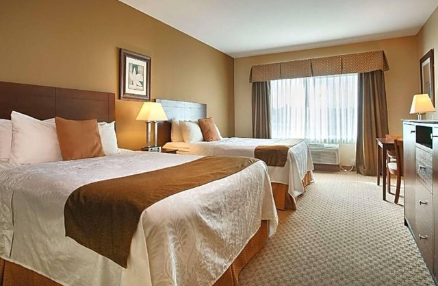 Featuring an indoor swimming pool and hot tub .