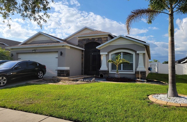 Feel like home .with big outdoor patio space, BBQ grills and hottub available