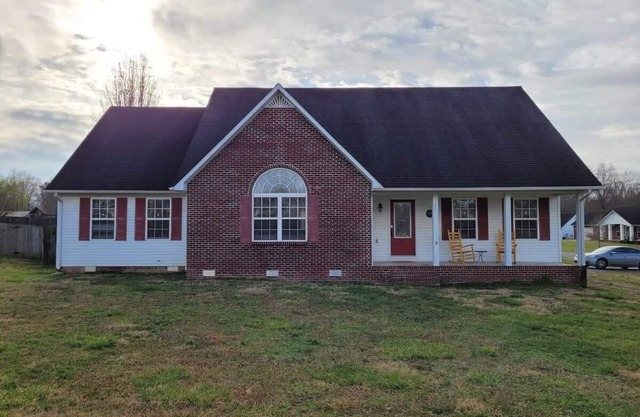 Fenced backyard! 6 miles to Cookeville Boat Dock!