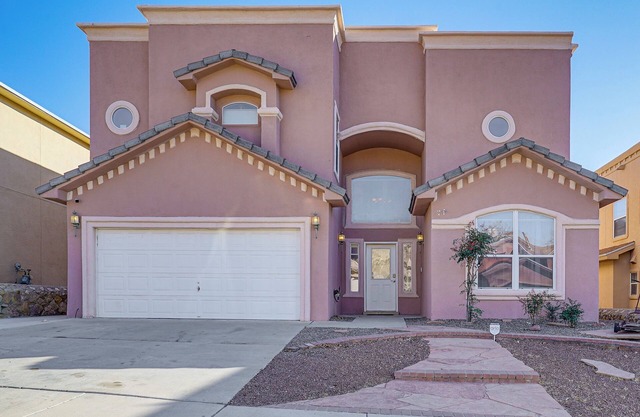 Fenced Yard & Grills: Peaceful El Paso Home!