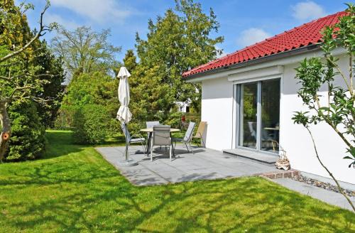 Ferienhaus mit Sauna u Terrasse im Zentrum von Rügen