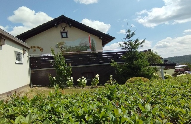 Ferienwohnung im Naturpark Kellerwald-edersee, Ruhe & Erholung am Waldrand