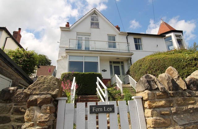 Fern Lea, Sleights - sleeps 10, 5 beds, 3 bathrooms