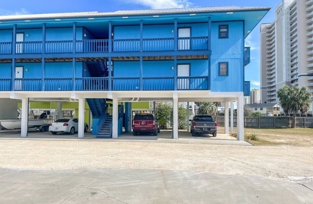 Few summer dates available! Pet friendly and .1 mile to beach!