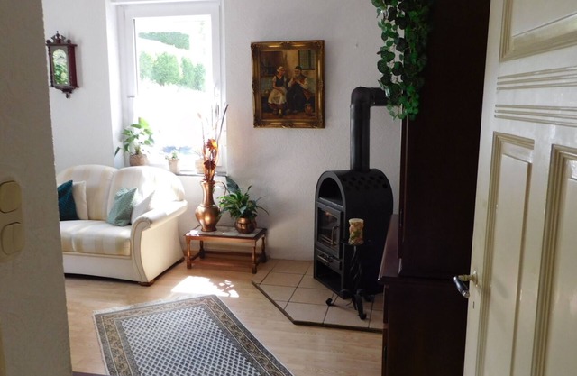 FeWo MaJo - Quiet, rustic old building with idyllic garden for couples & families