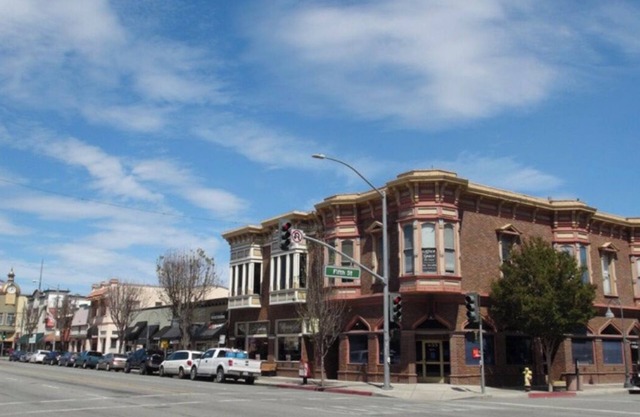 Fifth Street Retreat free parking free coffee