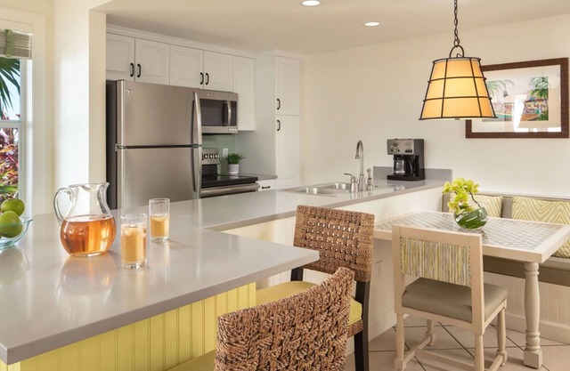 𝐅𝐢𝐧𝐝𝐢𝐧𝐠𝐌𝐞𝐢𝐥𝐢 Waterfront Sunset Harbor Resort, DUVAL STREET+Amenities