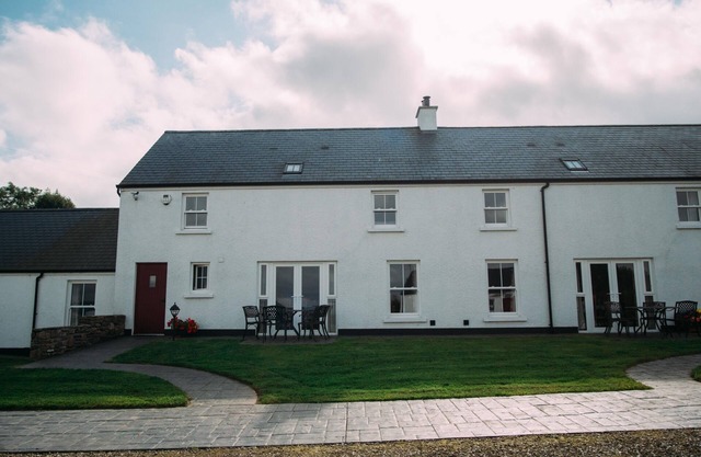 Finn accommodates up to 6 people