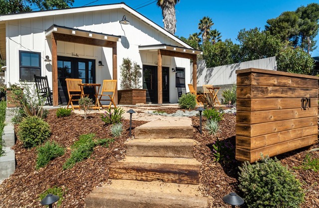 Fiorella Sofia-Vine Cottages-Just Minutes from the Heart of Downtown!