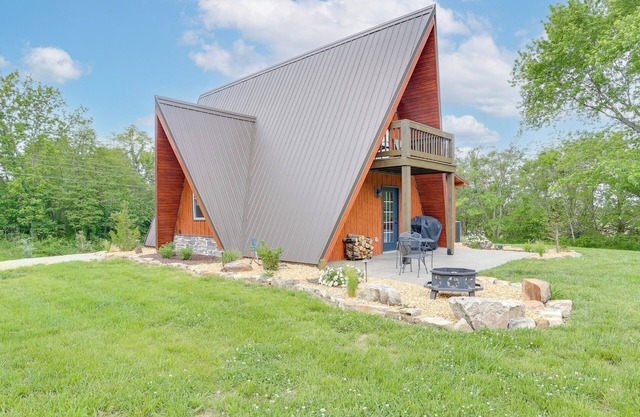 Fire Pit, Grill & On-Site Pond: Kenton Cabin