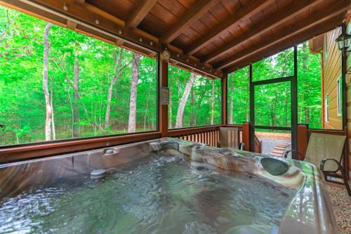 Firefly Cabin - Hot Tub Firepit Pet Friendly