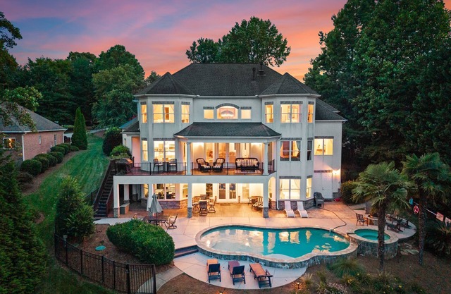 Firefly Cove by SoCharm | Luxury home w/Pool & Hot Tub & NEW Game Room | Sleeps 16