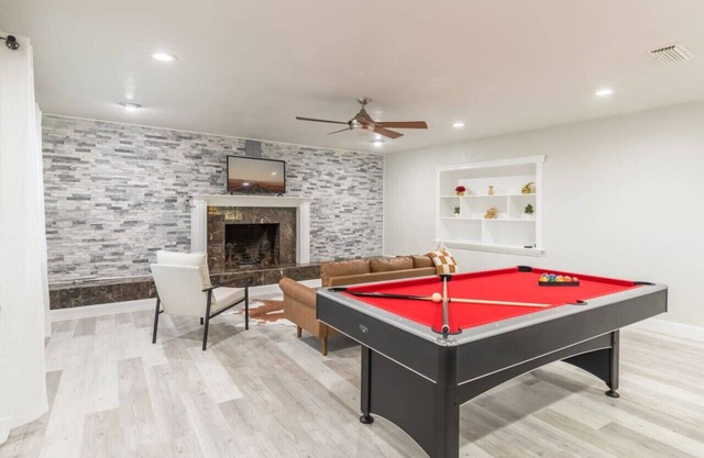 Firepit + Pool Table + Grill + 8mi to Blue Springs