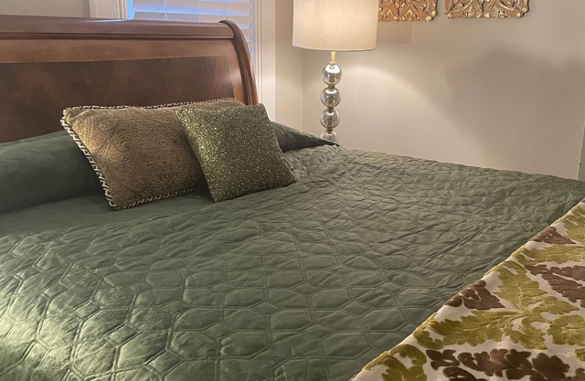 Fireplace and Farmers Market Cozy!