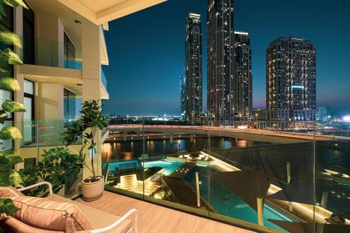 FIRST CLASS 2BR Luxury Canal & Pool Views