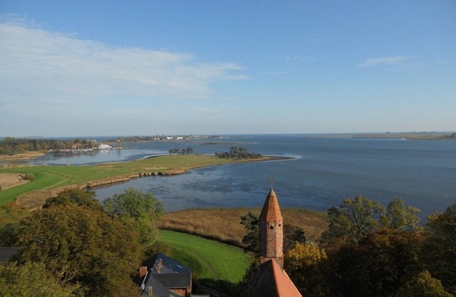 First floor apartment by the water with terrace, carport parking space and WLAN