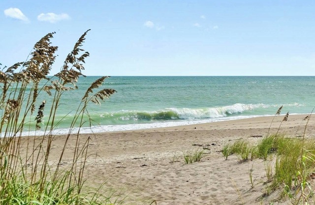 First Floor Ocean Village Condo Near BEACH on Hutchinson Island 🌴