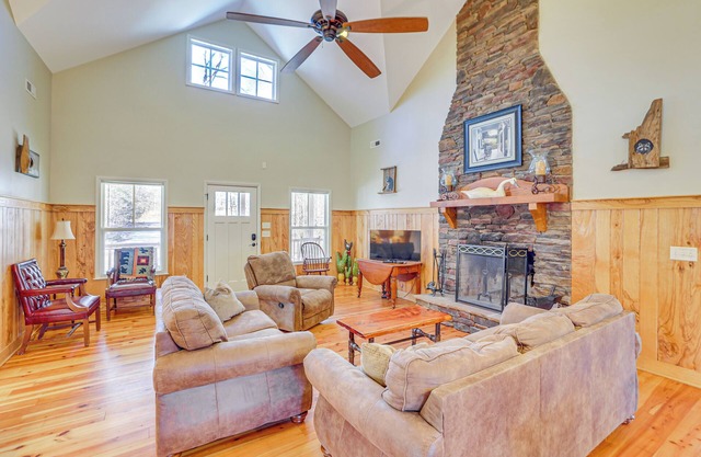 Fish, Hike & Relax: Marietta Gem w/River Access!