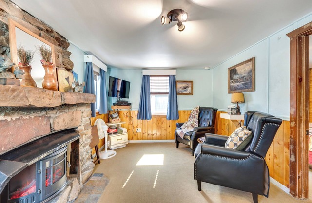 Fish, Hike & Unwind: Drake Cabin w/Hot Tub!