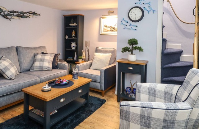 FISHERMAN'S COTTAGE, with a garden in Caister-On-Sea