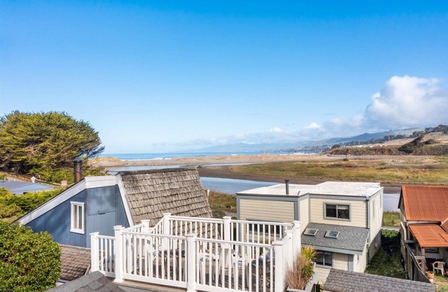 Fishermans Cottage~Timeless Coastal Cottage in Bodega Bay, Walk to Beach/WiFi