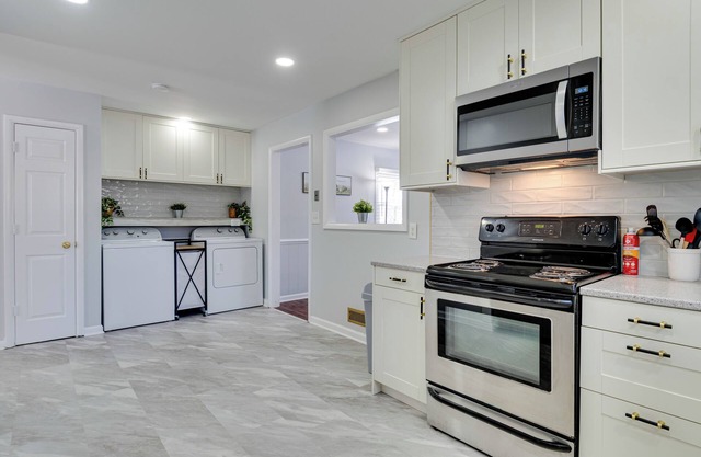 Fishers Home w/Deck & Grill: Walk Downtown!