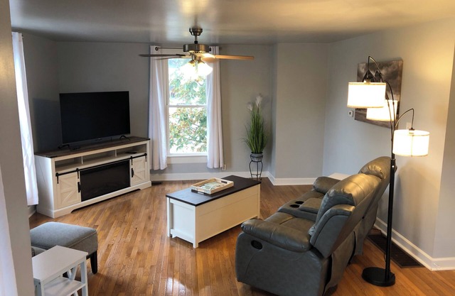 Fitted for the business traveler, a 2-bedroom apartment in Lebanon with WiFi, AC