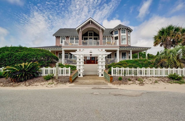 Five bedroom home on Bald Head Island's East Beach, make your next island getawa