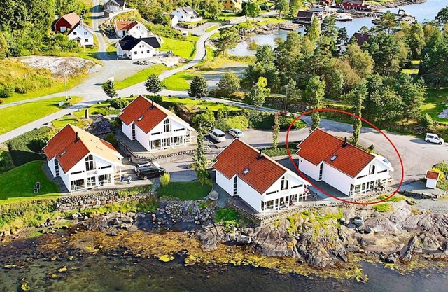 Five-Bedroom Holiday home in Jelsa 1