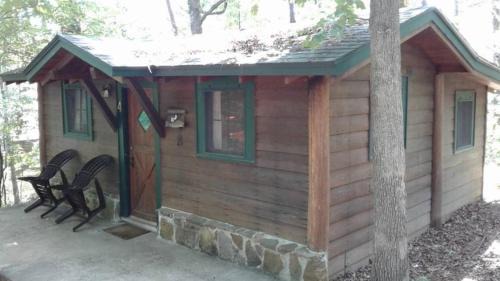 Five Points Lake Hamilton Cabin 4