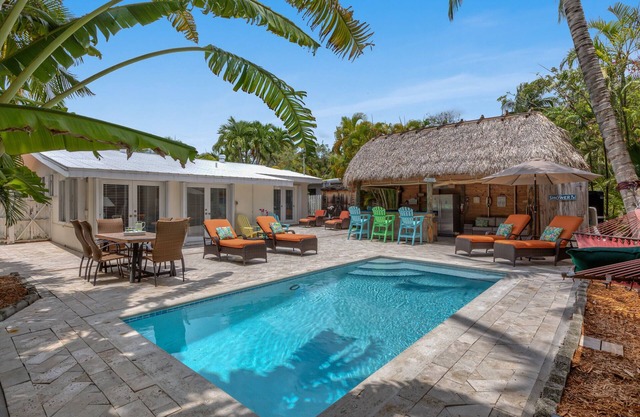 FLAMINGO ROSE ~ Midtown 3 Bedroom, 2 Bathroom Home w/Pool & Parking!