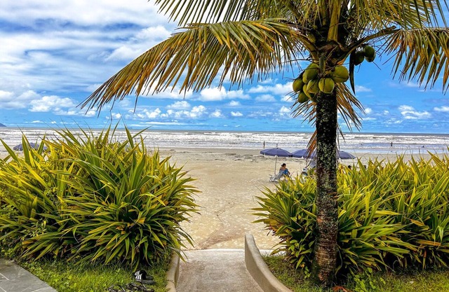 Flat a beira mar da Praia de Guaratuba-Bertioga/SP