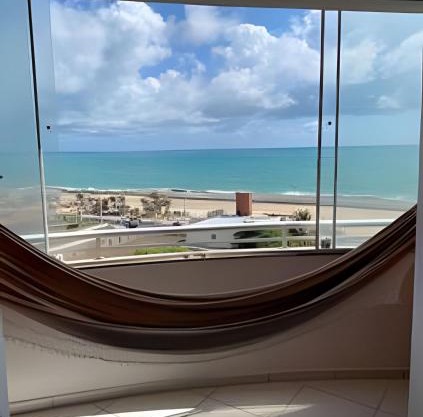 Flat pé na areia à beira-mar