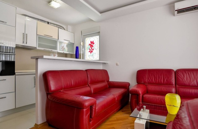 Flat w Balcony 5 min to Beach Near Budva Old Town