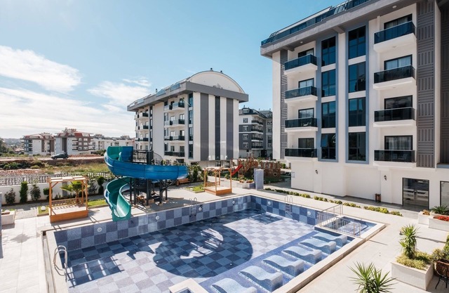 Flat w Pool and Balcony 10 min to Beach in Alanya