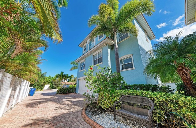 Flip Flop Inn - 3 bed 2 bath private pool home - Anna Maria Island - By Island R