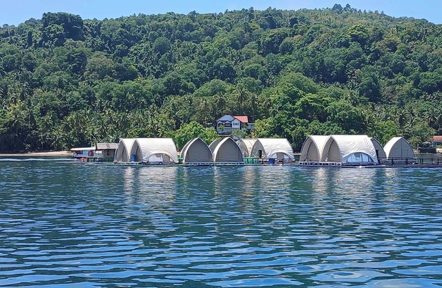 Floating Home in Reef Resort Unit 5