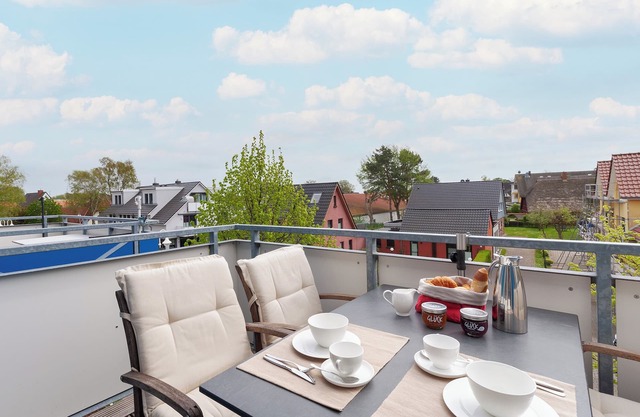 Flooded with light, close to the center, WLAN, 400 m z. Beach