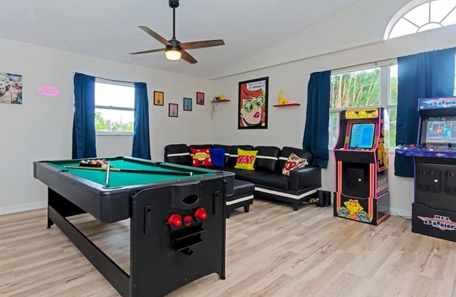 Florda · HotTub Arcade Pool-table