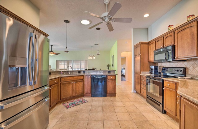 Florida Escape w/Lanai ~ 1 Mi to Golf Course