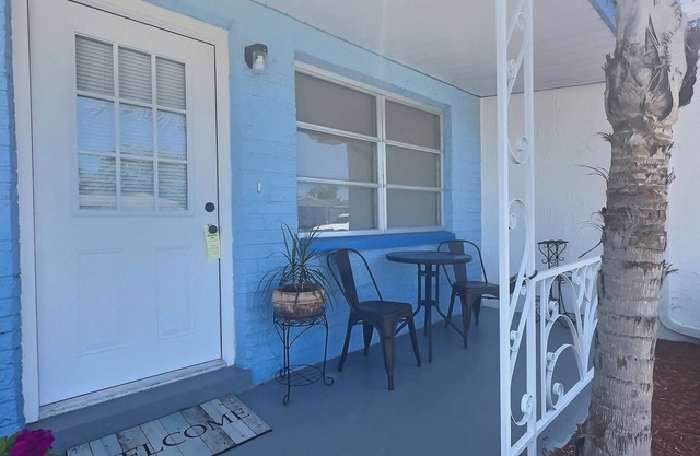 Florida getaway minutes from local beaches and close to Florida attractions!