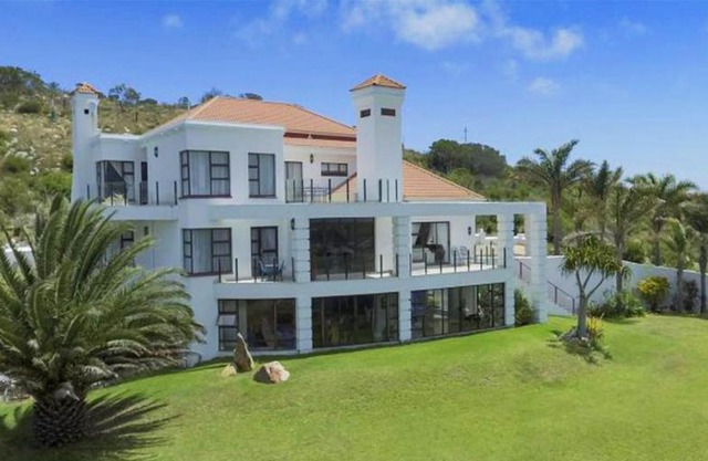 Fly Me To The Moon Guesthouse