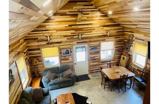 Fly Reel Cabin w/hot tub