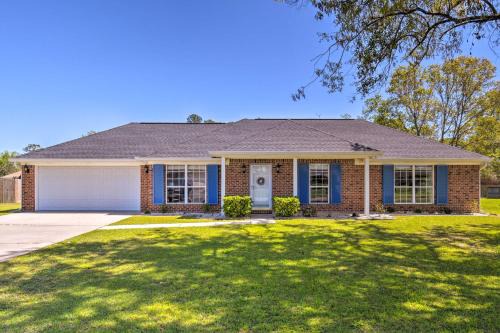Foley Getaway with Fenced Yard - 13 Mi to Beaches!