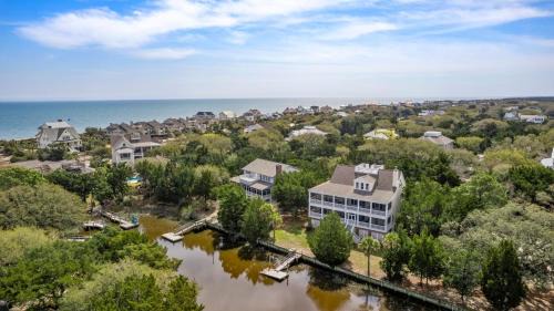 Folk Art Oasis home by Peace Vacations